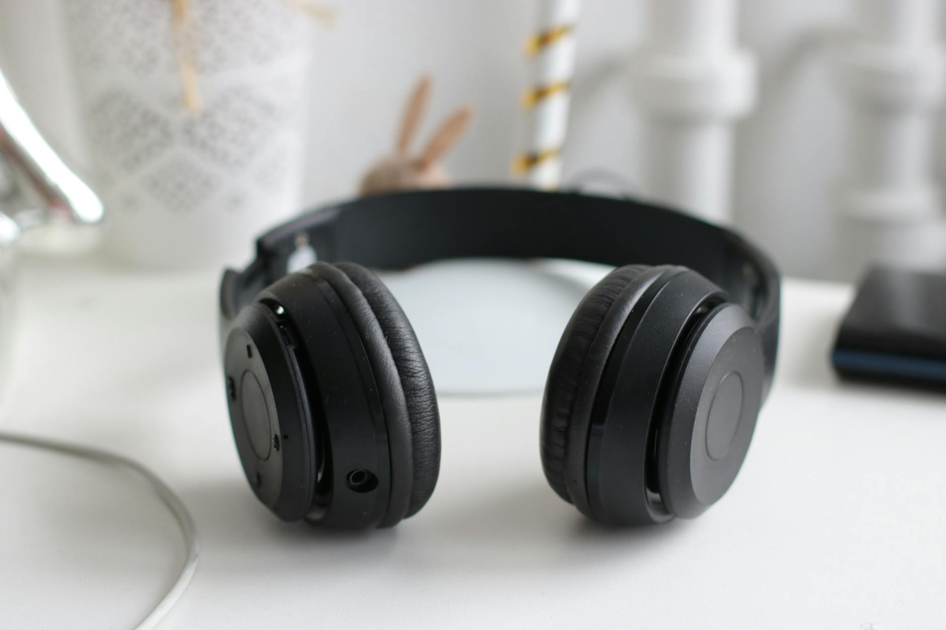Noise cancelling headphones for remote work